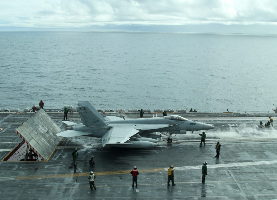 f18 carrier landing