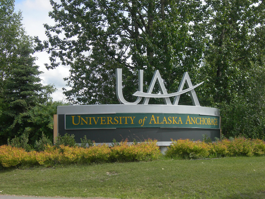 Аляска иркутск. Колледж Аляска. Анкоридж Юниверсити. University of Alaska Anchorage студенты. Египетский университет Аляска.