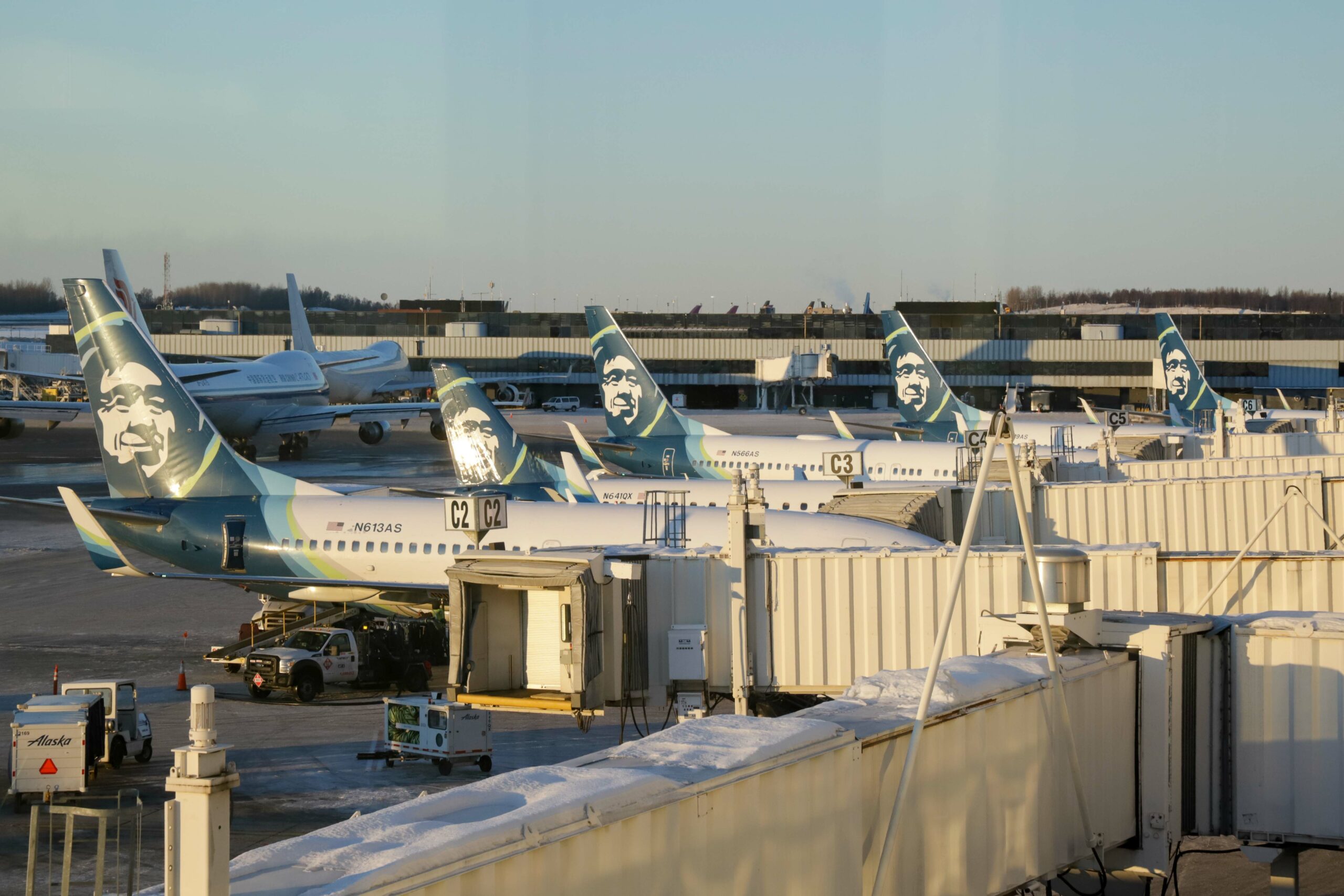 Alaska Airlines suspends Alaska-Hawaii nonstop flights during summer – Alaska Public Media