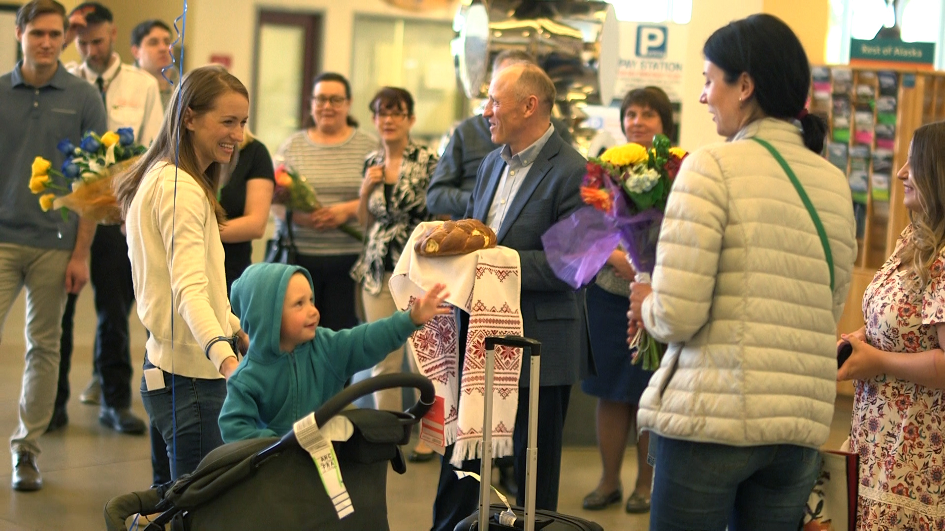 Ukrainians arrive in Anchorage, with hundreds more expected in coming weeks – Alaska Public Media